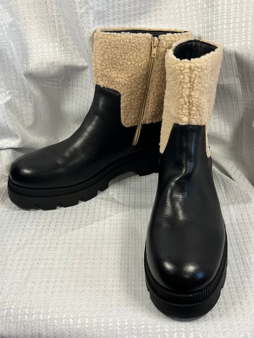 Jessica Simpson Ulalie Lug Sole Bootie NWT Black and Ivory size 11